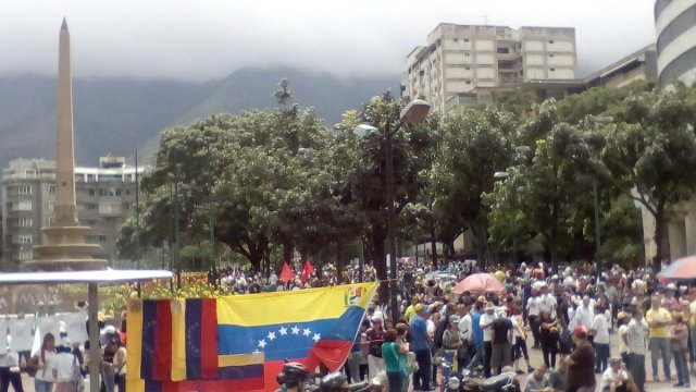 Manifestantes comienzan a concentrarse en Altamira / Foto: Manuel Cobela