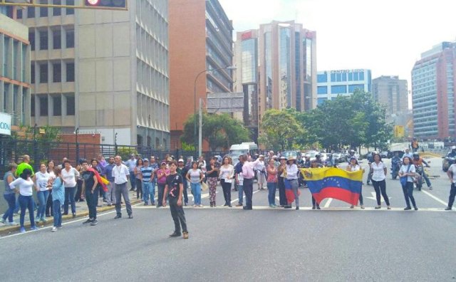 Foto: Represión en el trancazo de la avenida Libertador en Caracas  / Cortesía 