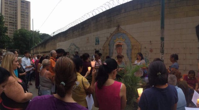 Varias parroquias de Caracas se unieron a la vigilia en honor a los caídos convocada por la Unidad. Foto: @TomasGuanipa 