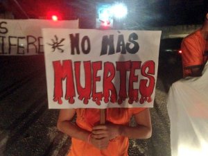Protestan en la Intercomunal Guarenas-Guatire contra la represión #1Jun (Fotos + Video)