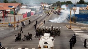 Denuncian que in-efectivos de seguridad intentan allanar residencias de Mérida
