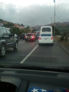 Fuerte cola desde La Guaira hacia Caracas #12Jun