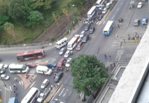 GNB restringe tránsito en la avenida Sucre de Catia #12Jun (Fotos)
