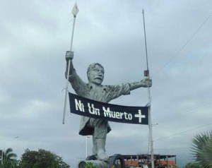 La pancarta que colgaron en estatua de José Antonio Páez en Acarigua (Foto)