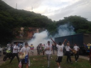 Con lacrimógenas la GNB impide el paso a estudiantes que marchan desde Barquisimeto