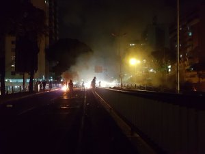 Con barricadas cerraron el paso en la avenida Libertador de Caracas