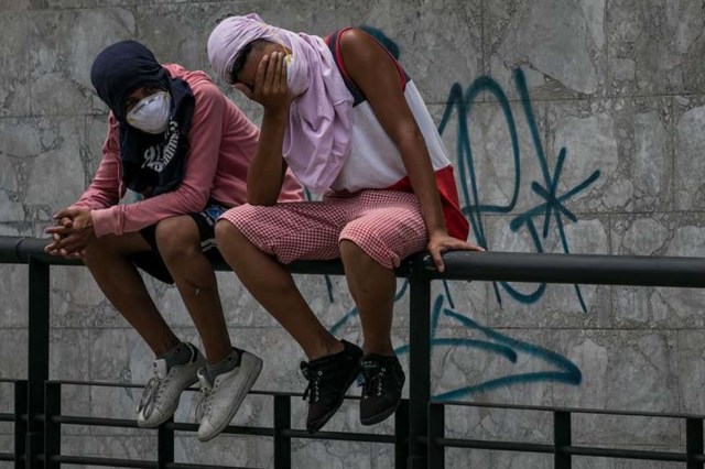 Cuerpos de seguridad redoblan la represión en las marchas. La resistencia sigue. Foto: EFE