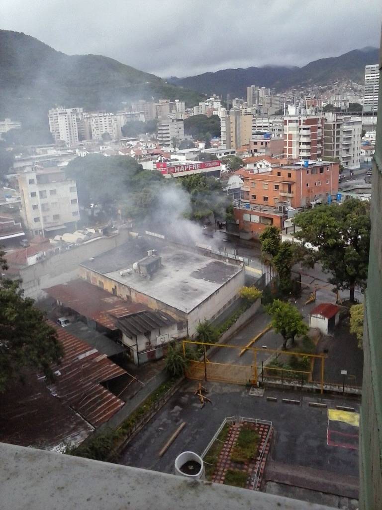 GNB dispersa protesta en El Paraíso con bombas lacrimógenas #13Jun (Fotos)