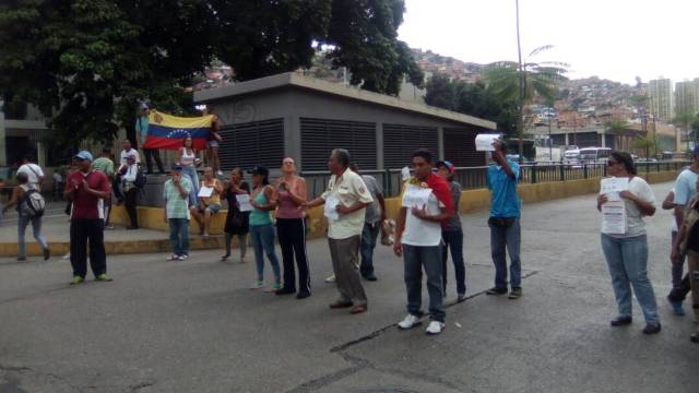 Vecinos de El Valle protestan contra el gobierno de Maduro / Foto: Jorge Millán