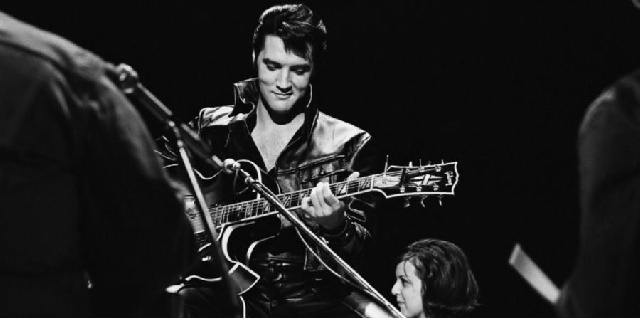 El cantante Elvis Presley arrojó positivo a muchas drogas, por ejemplo, codeína en una dosis 10 veces más alta de lo recomendado. (IMDB)