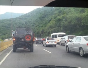 Puntos de control en la GMA ocasionan fuerte congestión hacia Caracas #19Jun