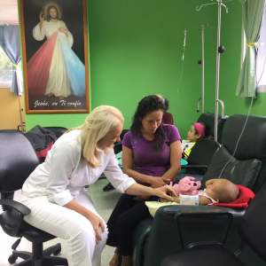 Diana D’agostino llevó merienda solidaria a los niños con cáncer del Hospital San Juan de Dios
