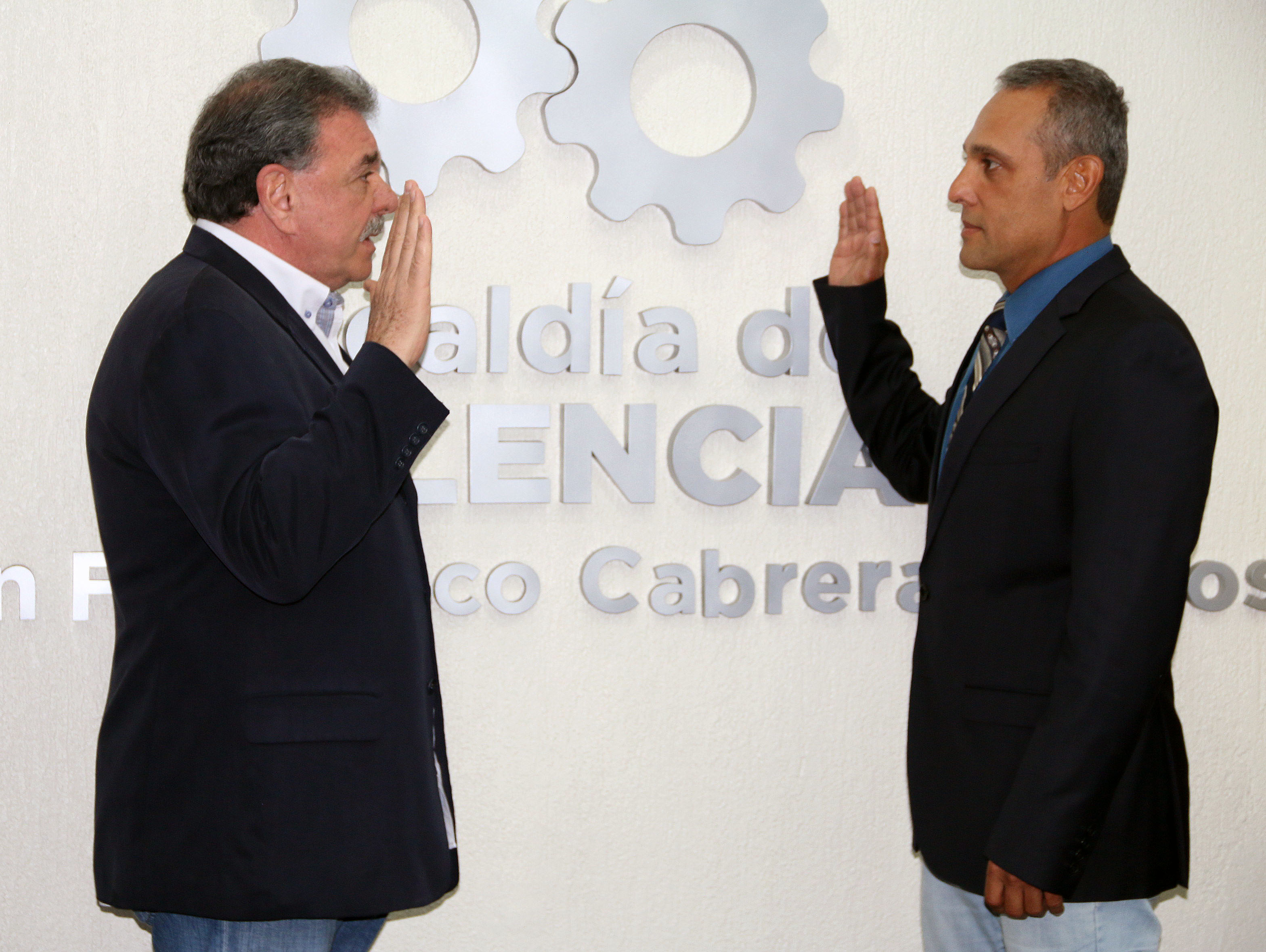 Alcalde Cocchiola juramentó a maestro sensei Carlos García como nuevo Presidente de Indeval