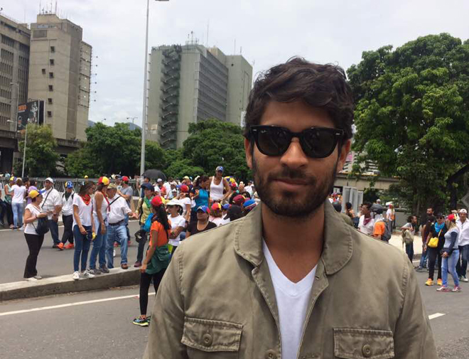 El corresponsal venezolano que pasó de Hollywood a cubrir la crisis política y la represión