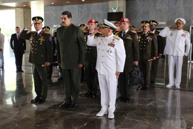 Presidente Nicolás Maduro junto al ministro de Defensa. Foto: Prensa presidencial