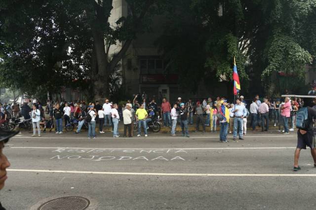 Manifestantes concentrados en la Plaza Francia de Altamira / Fotos: Will Jiménez - La Patilla