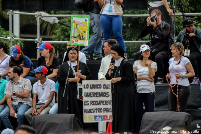 Rosario por la paz de Venezuela / Foto: Régulo Gómez 