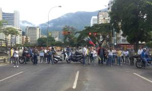 Manifestantes se concentran en Altamira a la altura de la Británica #5Jun