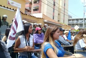 Movimiento estudiantil en Lara hizo pupitrazo contra la Constituyente frente al CNE #2Jun