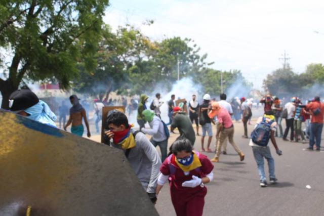 La marcha de zulianos que se trasladaba hacia el CNE fue reprimida por los cuerpos de seguridad