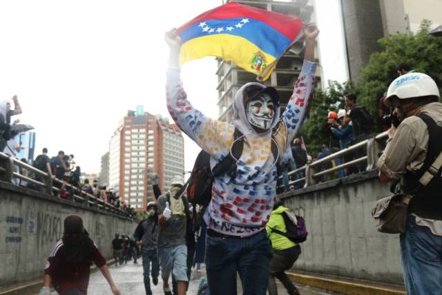 Manifestantes rinden homenaje a Neomar Lander / Fotos: Will Jiménez - La Patilla