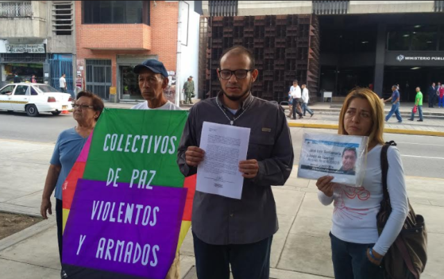 Representantes de la comunidad de La Candelaria acudieron a la sede del Ministerio Publico para denunciar la feroz represión de la cual han sido víctimas 