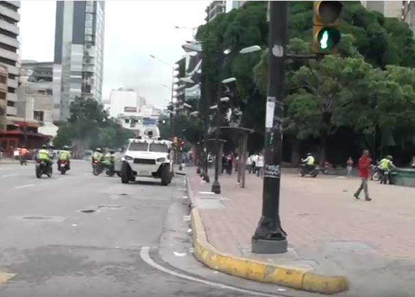 En video: Así fue como la  PNB y GNB tomaron la plaza Francia de Altamira este #07Jun