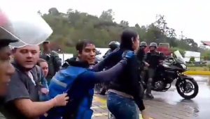 Olivares: Detienen a estudiantes de medicina y enfermería por atender a heridos durante represión (Video)