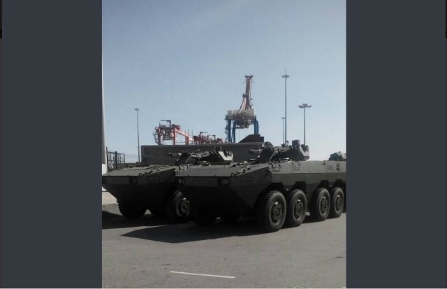 Tanquetas militares llegando al puerto de La Guaira / Foto: José Manuel Olivares