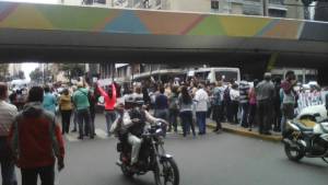 En la avenida Urdaneta se activaron para el trancazo #23Jun (fotos)