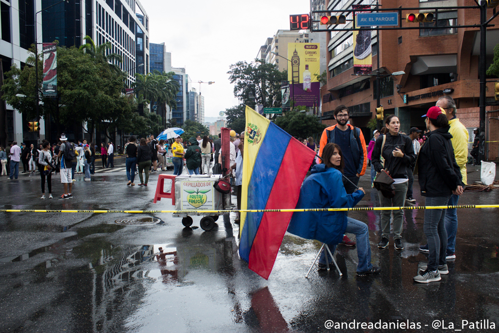 Ni la lluvia los detuvo: Así se desarrolló el trancazo en varios puntos de Caracas (FOTOS)