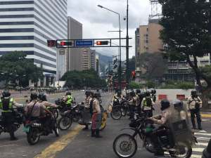 Reportan presencia policial en alrededores de Altamira: Cerrados accesos hacia la Plaza Francia