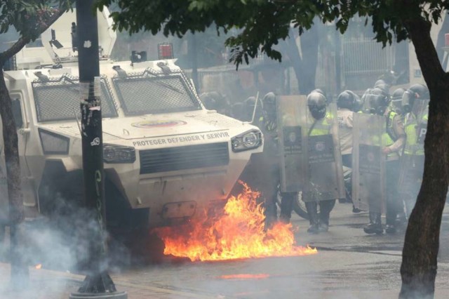 La represión despiadada de los cuerpos de seguridad no logra doblegar a la resistencia opositora. Foto: Eduardo Ríos / LaPatilla.com