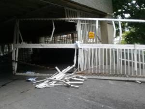 (Fotos) Los daños que dejó la “atrocidad” en las Residencias Victoria de El Paraiso