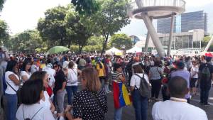 Manifestantes se concentran en la plaza Alfredo Sadel este #9Jun