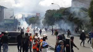 GNB reprime manifestación opositora en al menos cuatro de los 11 puntos de concentración en Caracas (Fotos)