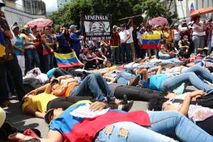 Oposición rindió homenaje a jóvenes del país en la Plaza Brión de Chacaíto #11Jun (Fotos)