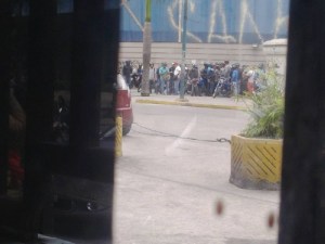 Colectivos irrumpen en las residencias Parque Caracas #12Jun