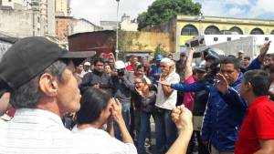 Oficialistas y opositores se enfrentan en los alrededores del TSJ (Video y Fotos)