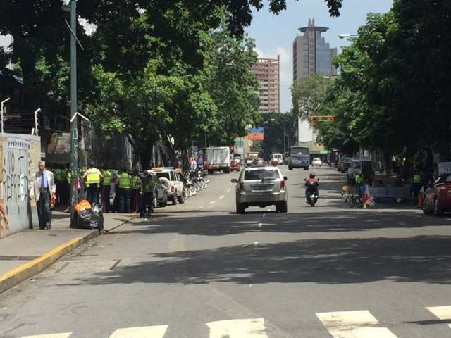 Funcionarios de la PNB esperan por la marcha opositora (Foto: Régulo Gómez / LaPatilla)