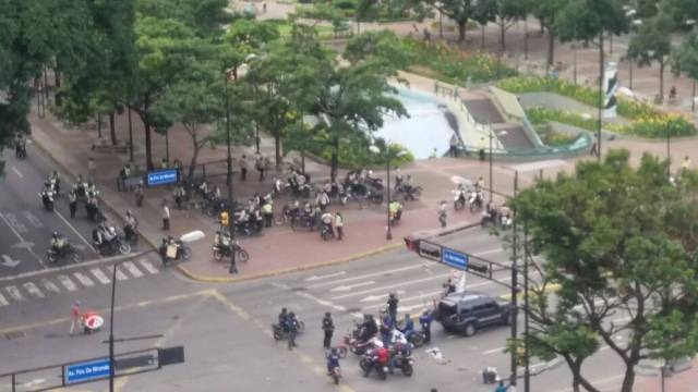 Plaza Altamira es tomada por los cuerpos de seguridad. Foto: Carlos Arana / LaPatilla.com