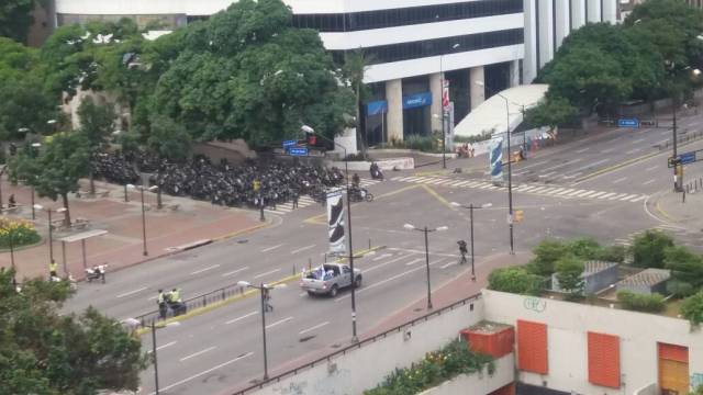 Plaza Altamira es tomada por los cuerpos de seguridad. Foto: Carlos Arana / LaPatilla.com