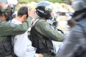 Cubren rostros de manifestantes detenidos para que no sean identificados (+Fotos)