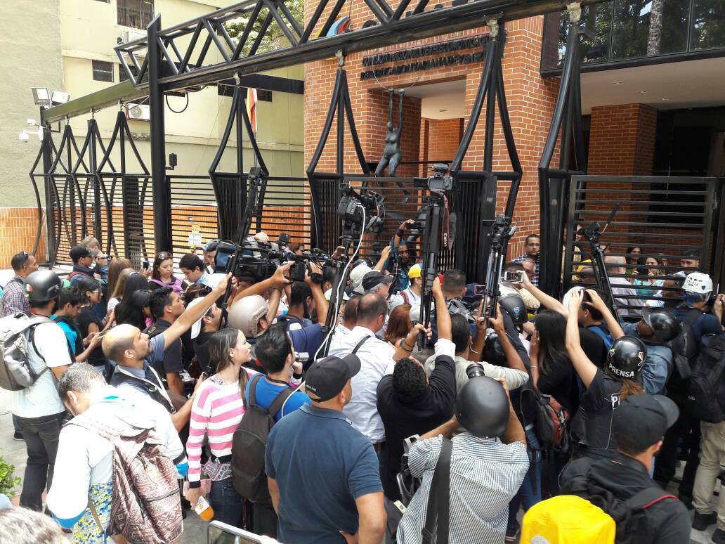 Periodistas marcharon hasta Conatel por la libertad de expresión