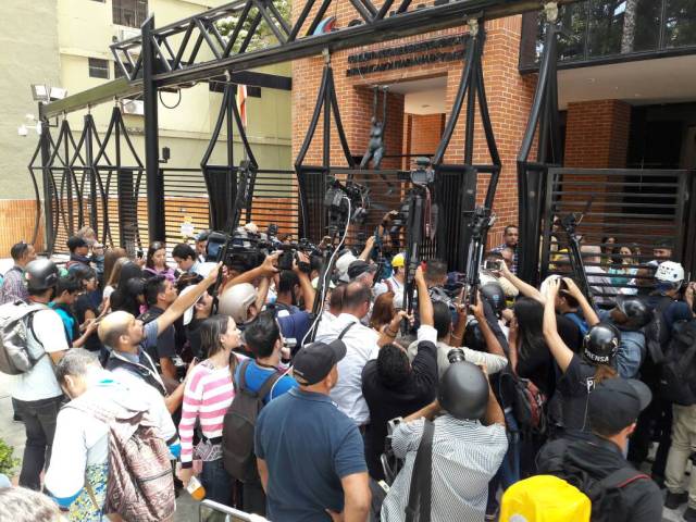 Ocho periodistas fueron recibidos en Conatel (Foto: Eduardo Ríos / LaPatilla)