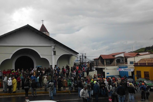 El combustible doméstico no alcanzó para todas las personas que protestaron este lunes durante todo el día en Capacho Viejo. (Foto/JGH)