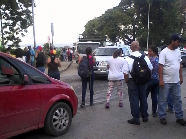 Vecinos de Cagua, estado Aragua, en protesta activa este #26Jun // Foto @VecinosCagua 