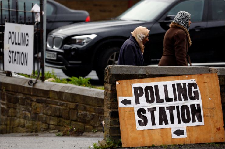 Británicos votan una vez más para elegir al gobierno del Brexit