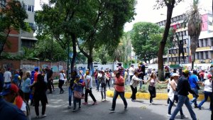 Reprimen a manifestantes que marchaban hasta El Valle #3Jun