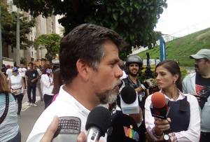 Diputado Rafael Guzmán resultó herido durante represión en el distribuidor Metropolitano #14Jun
